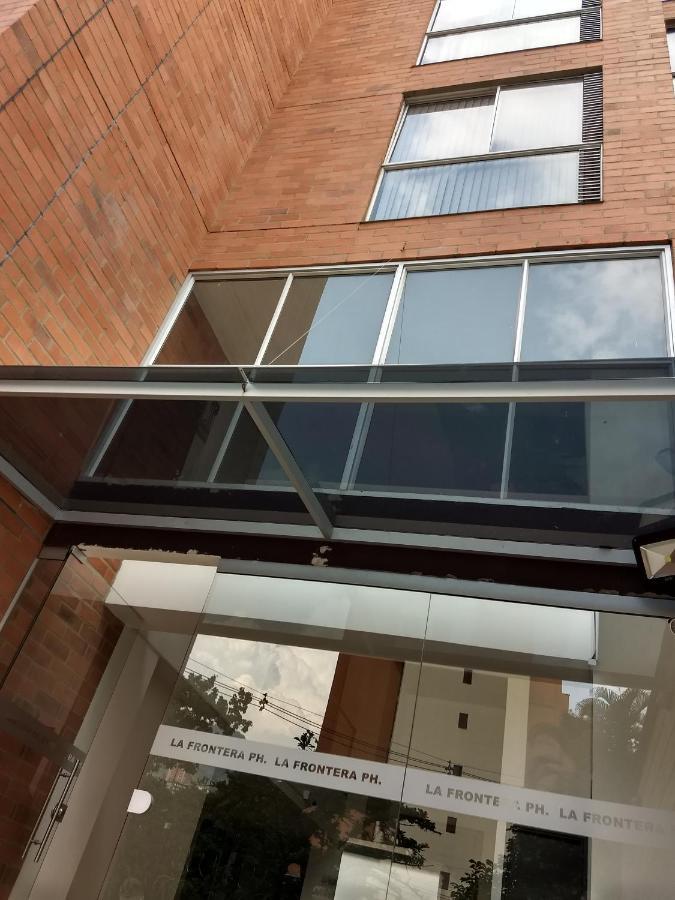 Edificio La Frontera Loft Apartment Medellin Bagian luar foto