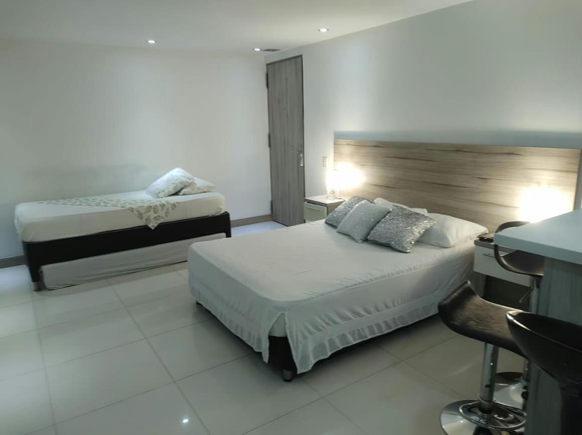 Edificio La Frontera Loft Apartment Medellin Bagian luar foto